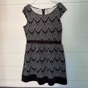 Xhilaration Black and White Zigzag Mini Dress, Juniors XL